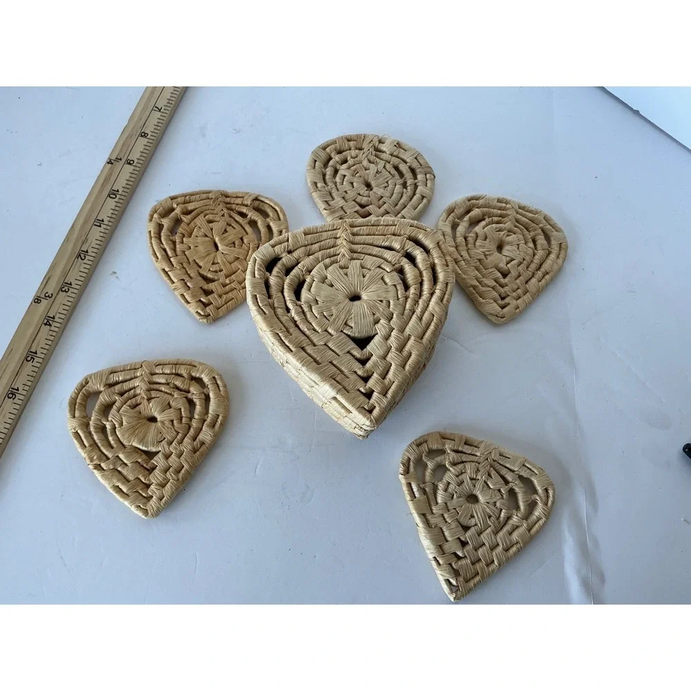 Vintage Heart Woven Straw Basket with Lid and 4‎ Coasters Set Tan Boho
